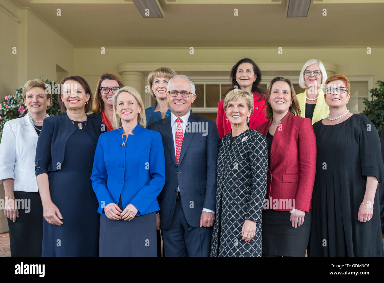 Canberra, Australie. 19 juillet, 2016. Les membres du cabinet du gouvernement australien de prendre une photo de groupe avec le Premier ministre Malcolm Turnbull (avant C) après la cérémonie d'investiture du gouvernement à Canberra, Australie, le 19 juillet 2016. Credit : Xu Haijing/Xinhua/Alamy Live News Banque D'Images