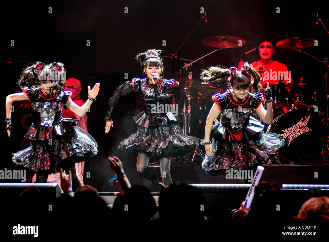 Columbus, Ohio, USA. 18 juillet, 2016. Le chanteur Rob Halford de Judas Priest et BABYMETAL effectuer ensemble à la presse alternative awards à Columbus, OH le 18 juillet 2016 Crédit : Matt Ellis/Alamy Live News Banque D'Images