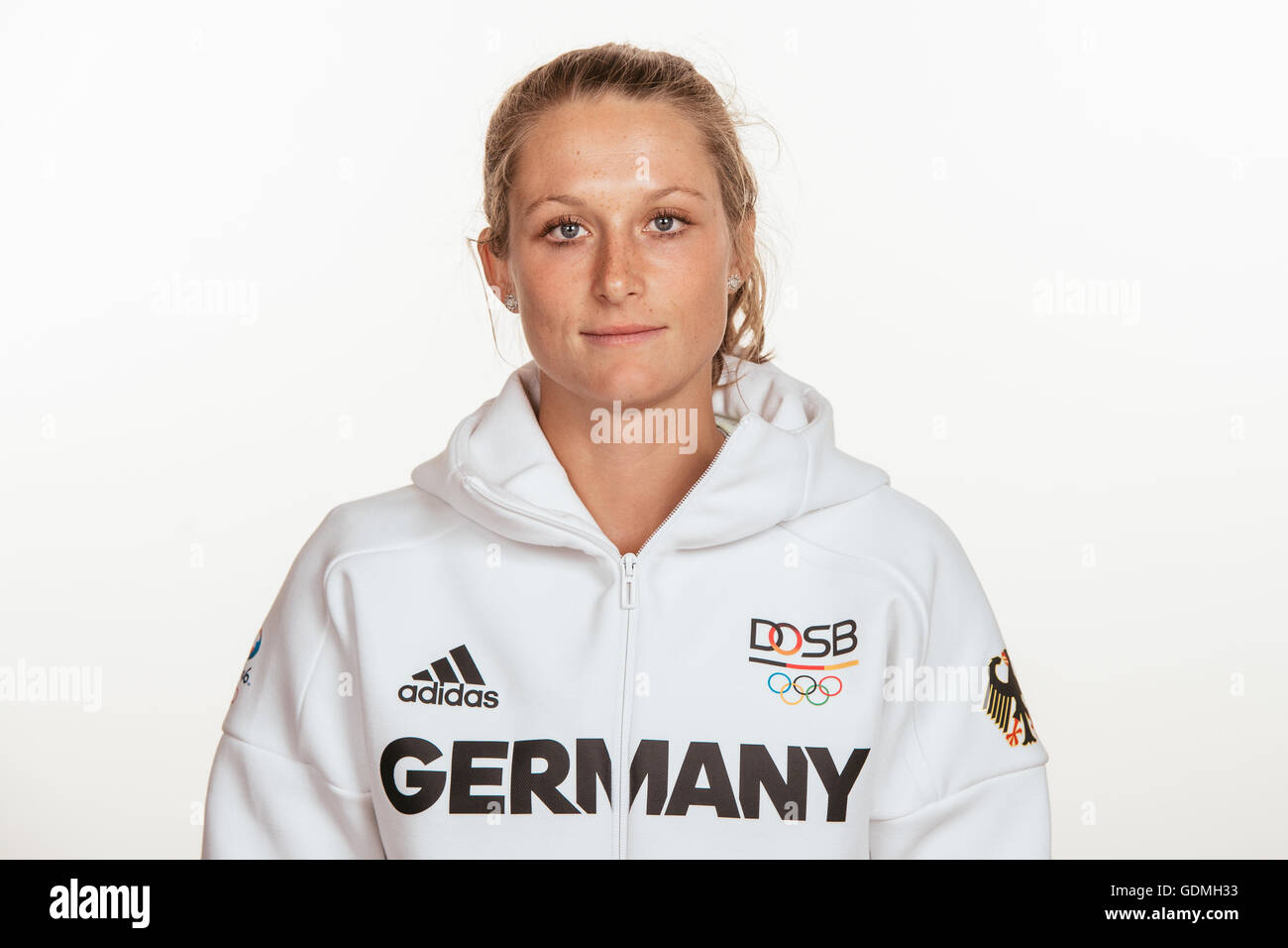 Céline Pieper pose à un photocall lors des préparatifs pour les Jeux Olympiques de Rio au Emmich Cambrai Barracks à Hanovre, Allemagne, prise le 15/07/16 dans le monde d'utilisation | Banque D'Images