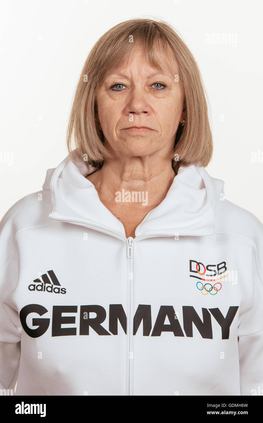 Natalia Raskina pose à un photocall lors des préparatifs pour les Jeux Olympiques de Rio au Emmich Cambrai Barracks à Hanovre, Allemagne, prise le 15/07/16 dans le monde d'utilisation | Banque D'Images