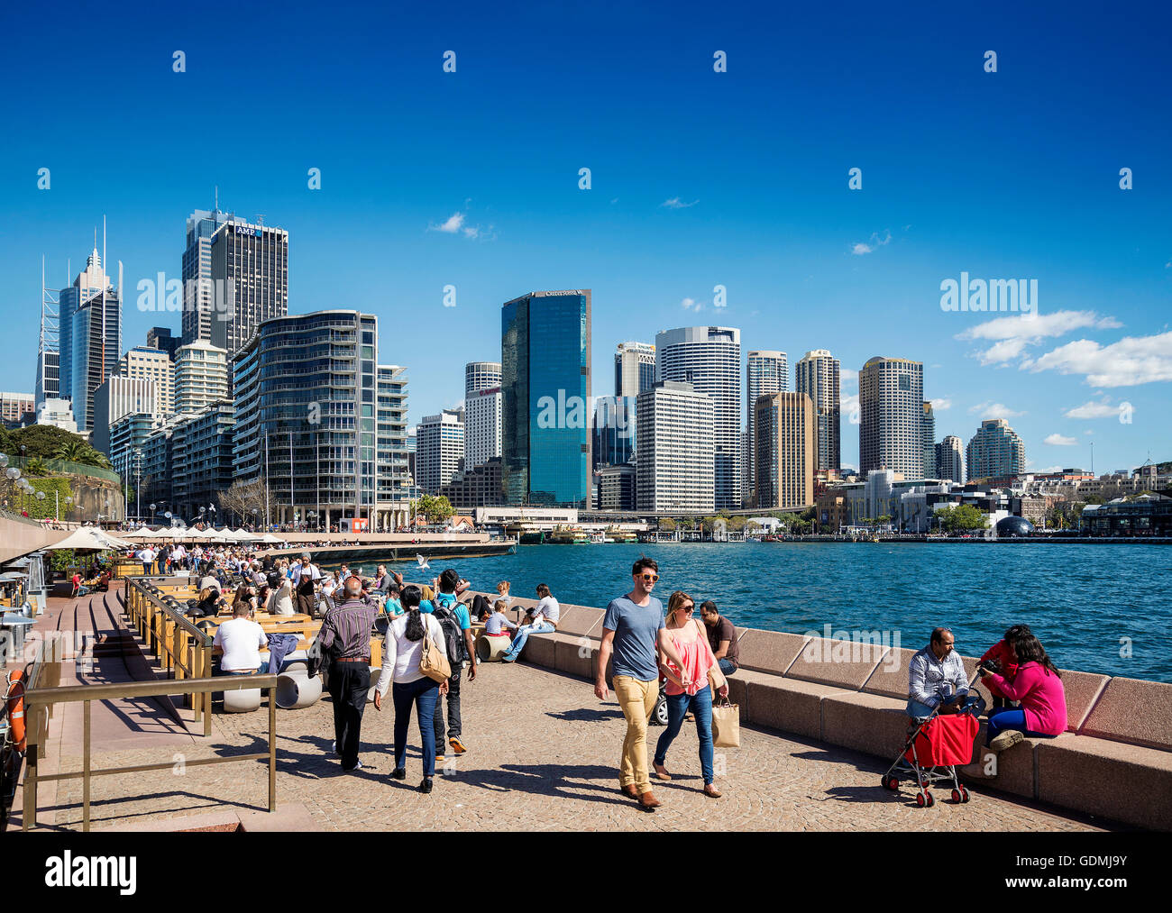 Centre de Sydney CBD salon skyline et Circular Quay en Australie à partir de la promenade au bord de l'eau Banque D'Images