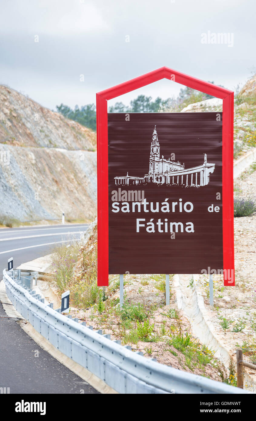 Signe des limites de la ville la ville de pèlerinage de Fatima, Porto de Mós, district de Leiria, Portugal, Europe, voyage, photographie de voyages Banque D'Images