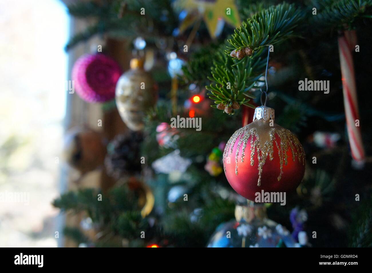 Ornement de Noël au premier plan Banque D'Images