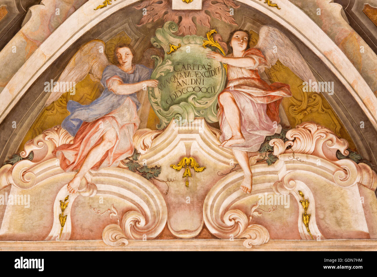 BRESCIA, ITALIE - 21 MAI 2016 : fresque des anges comme le symbole de vertu cardinale de l'amour dans Chiesa di Santa Maria della Carita Banque D'Images