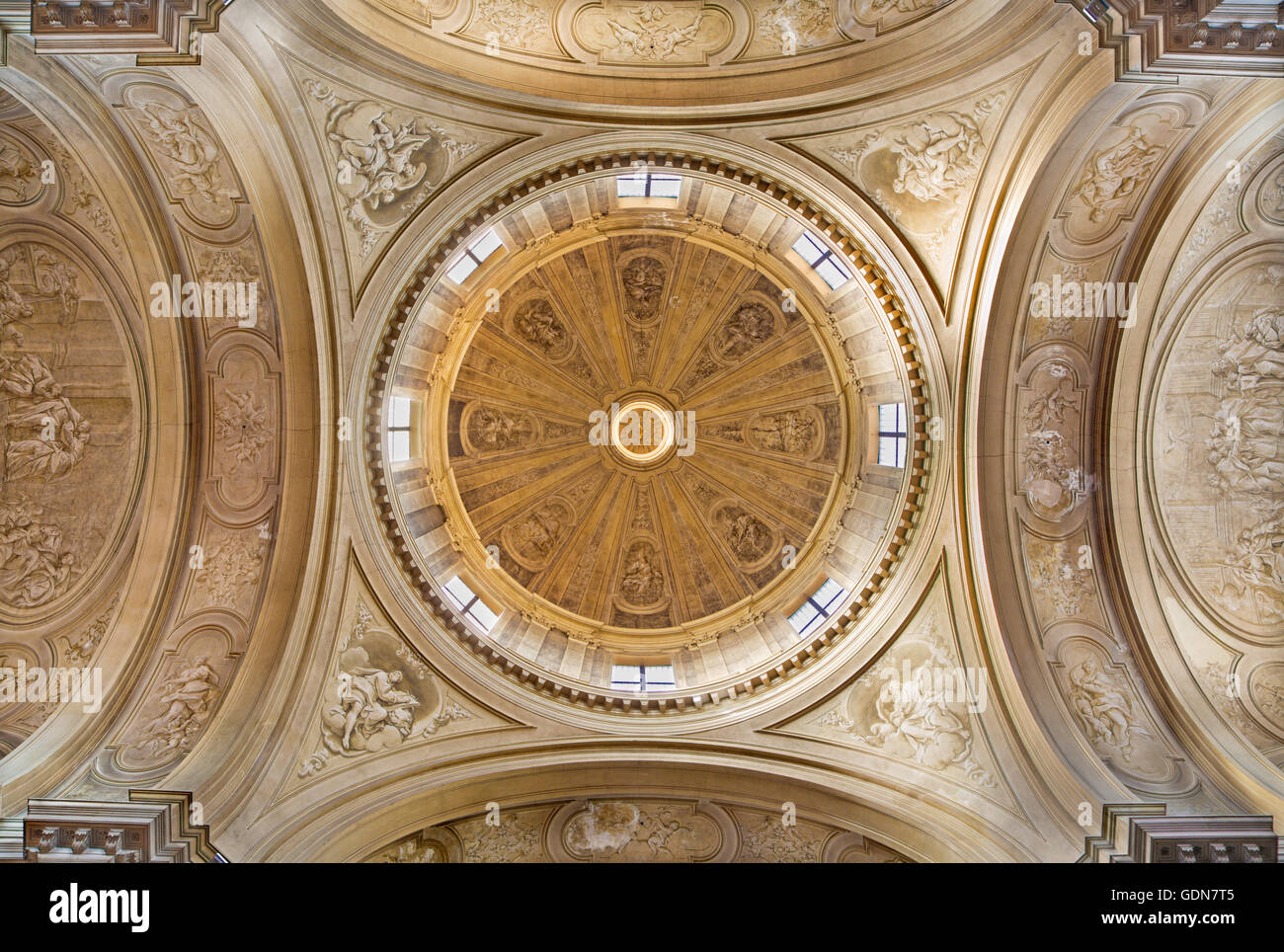 BRESCIA, ITALIE - 22 MAI 2016 : la fresque de monochromatique coupole de l'église Chiesa di Santa Maria della Pace par Francesco Monti Banque D'Images