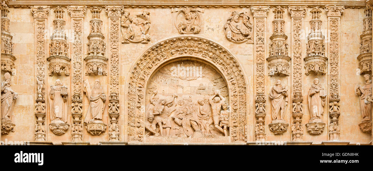 Salamanca - La brutal Lapidate de st. Stephen en tant que le détail du portail de Convento de San Esteban Banque D'Images