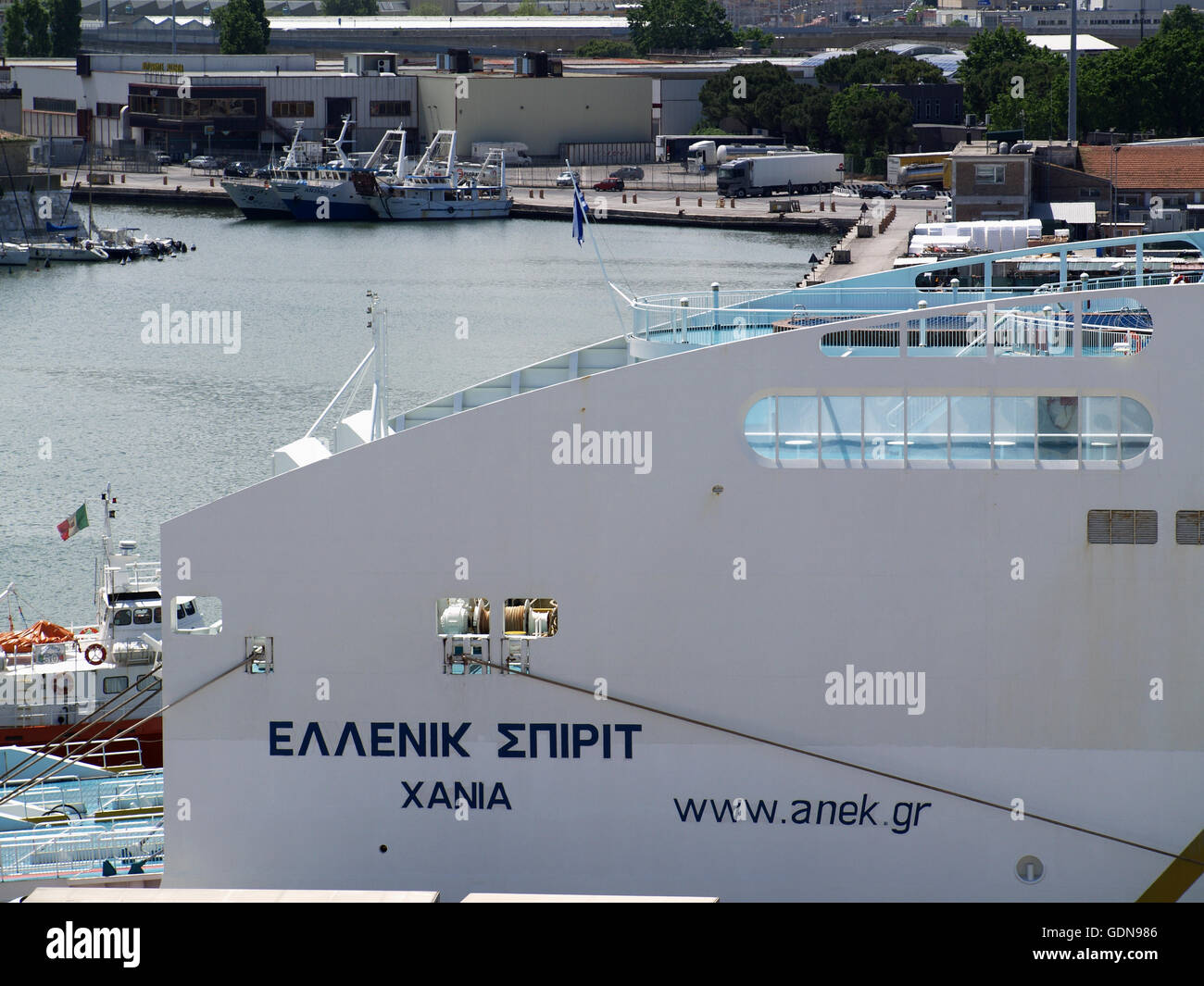 Vue de l'esprit hellénique Anek Lines Ferry d'Ancône à bord de l'orifice de la Minoan Lines Ferry Cruise Olympia Banque D'Images