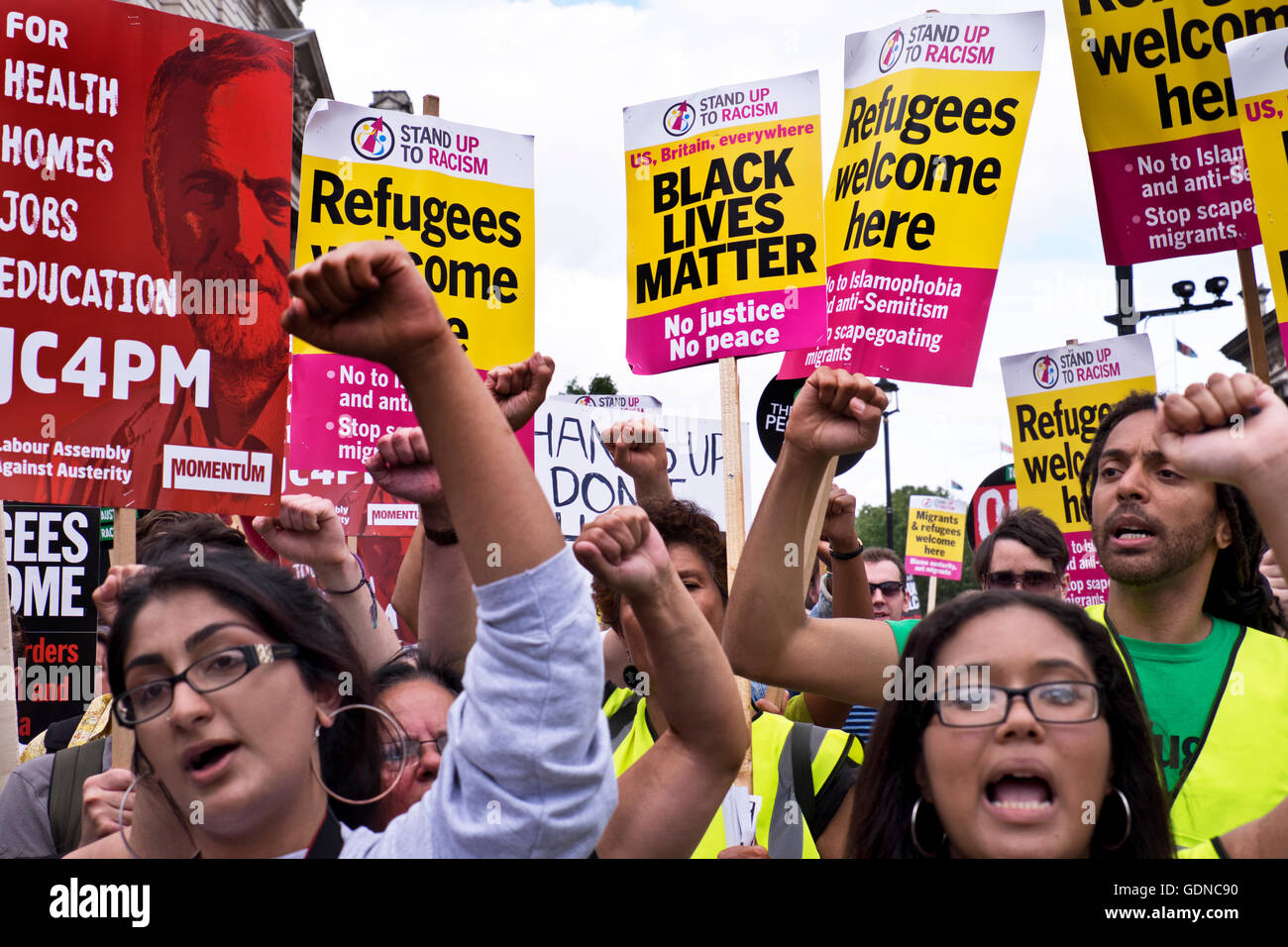 Rassemblement et marche à travers le centre de Londres contre le racisme et les mesures d'austérité des Conservateurs Banque D'Images