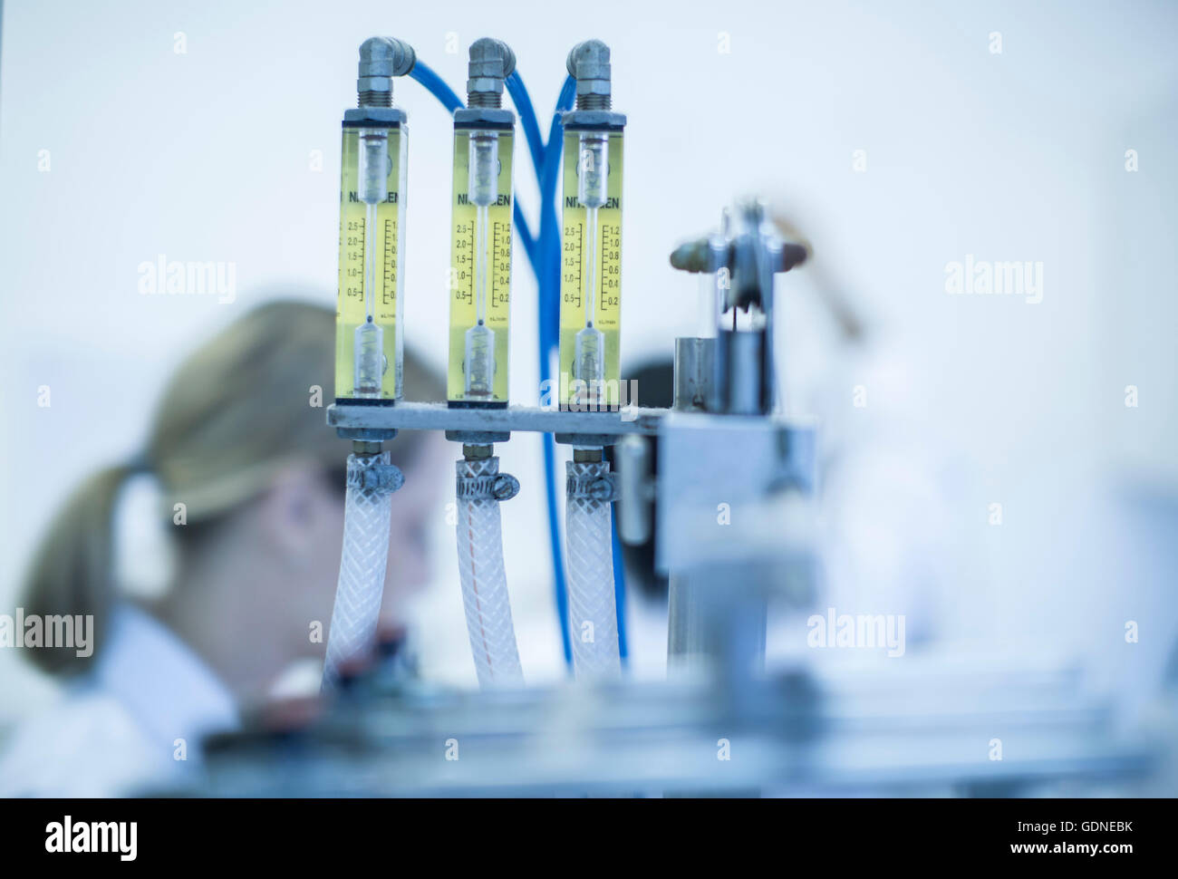 L'azote à l'intérieur des tubes en laboratoire, close-up Banque D'Images