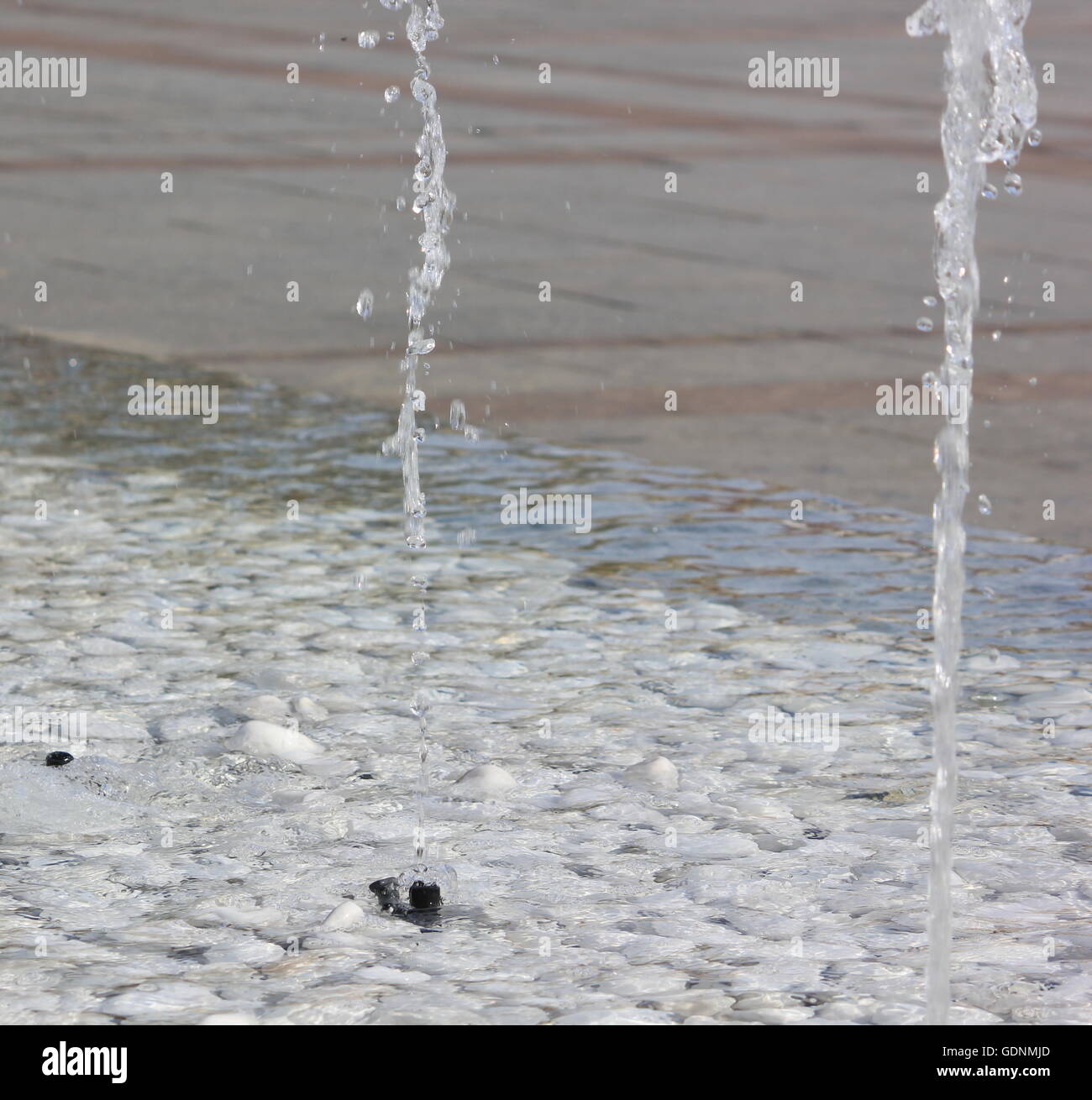 L'eau , EAU , Fontaine Fontaine, pierres décoratives, pierres blanches , Banque D'Images