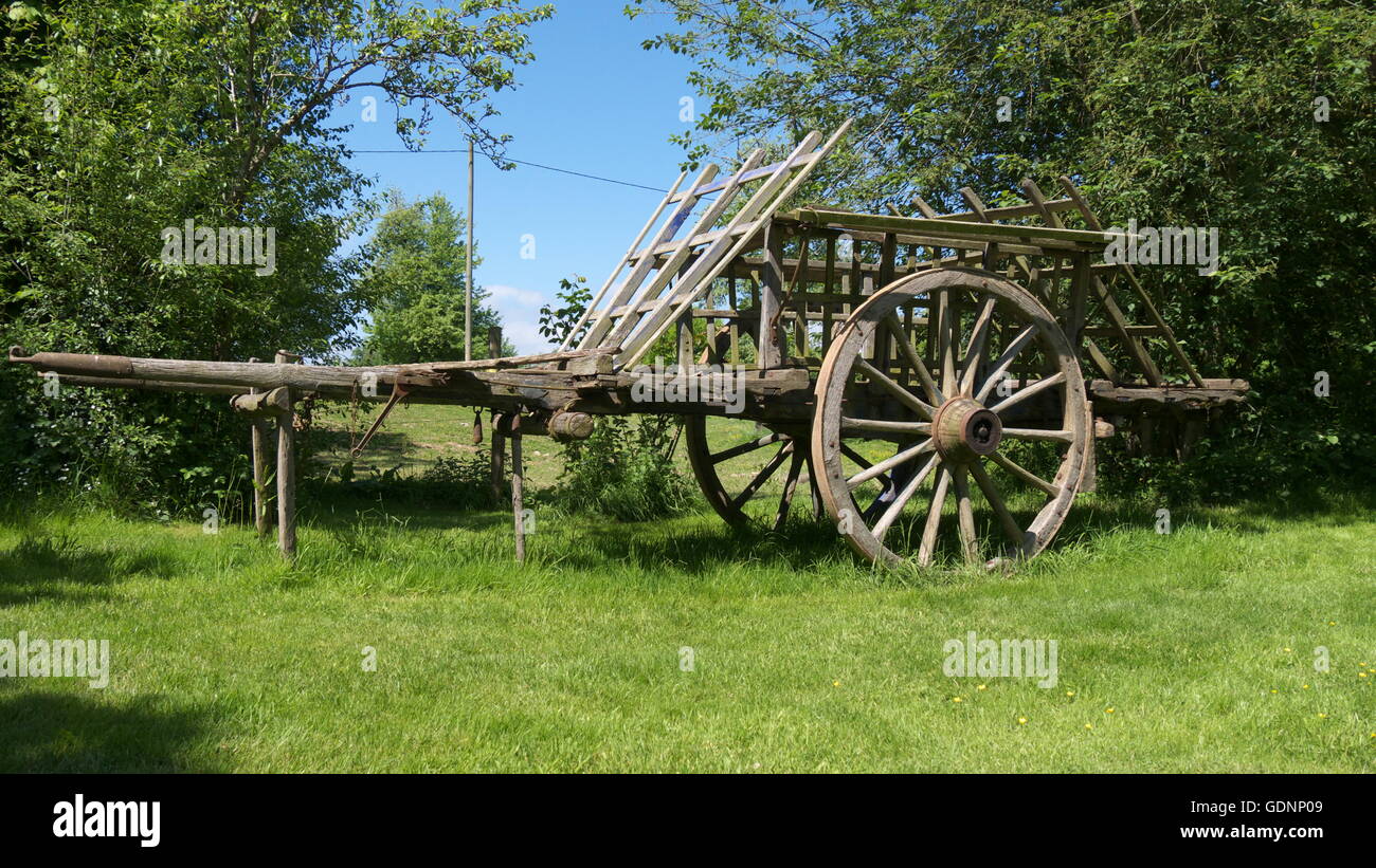 Cheval et chariot de ferme en laiton - vintage - cheval et charrette - France