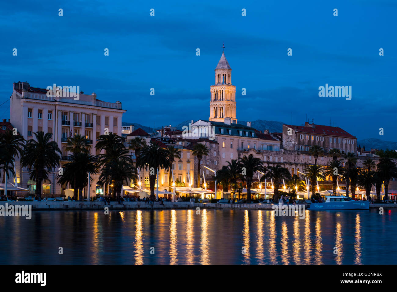 Split, Croatie, la côte dalmate, le palais de Dioclétien et Riva Banque D'Images