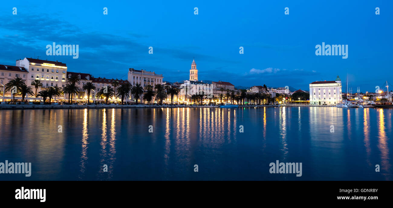 Split, Croatie, la côte dalmate, le palais de Dioclétien et Riva Banque D'Images