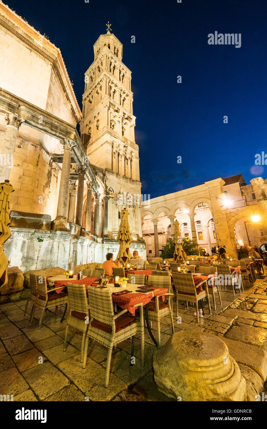 Split Site du patrimoine mondial de l'UNESCO, la Croatie, la côte dalmate, palais de Dioclétien et la cathédrale saint Domnius Banque D'Images