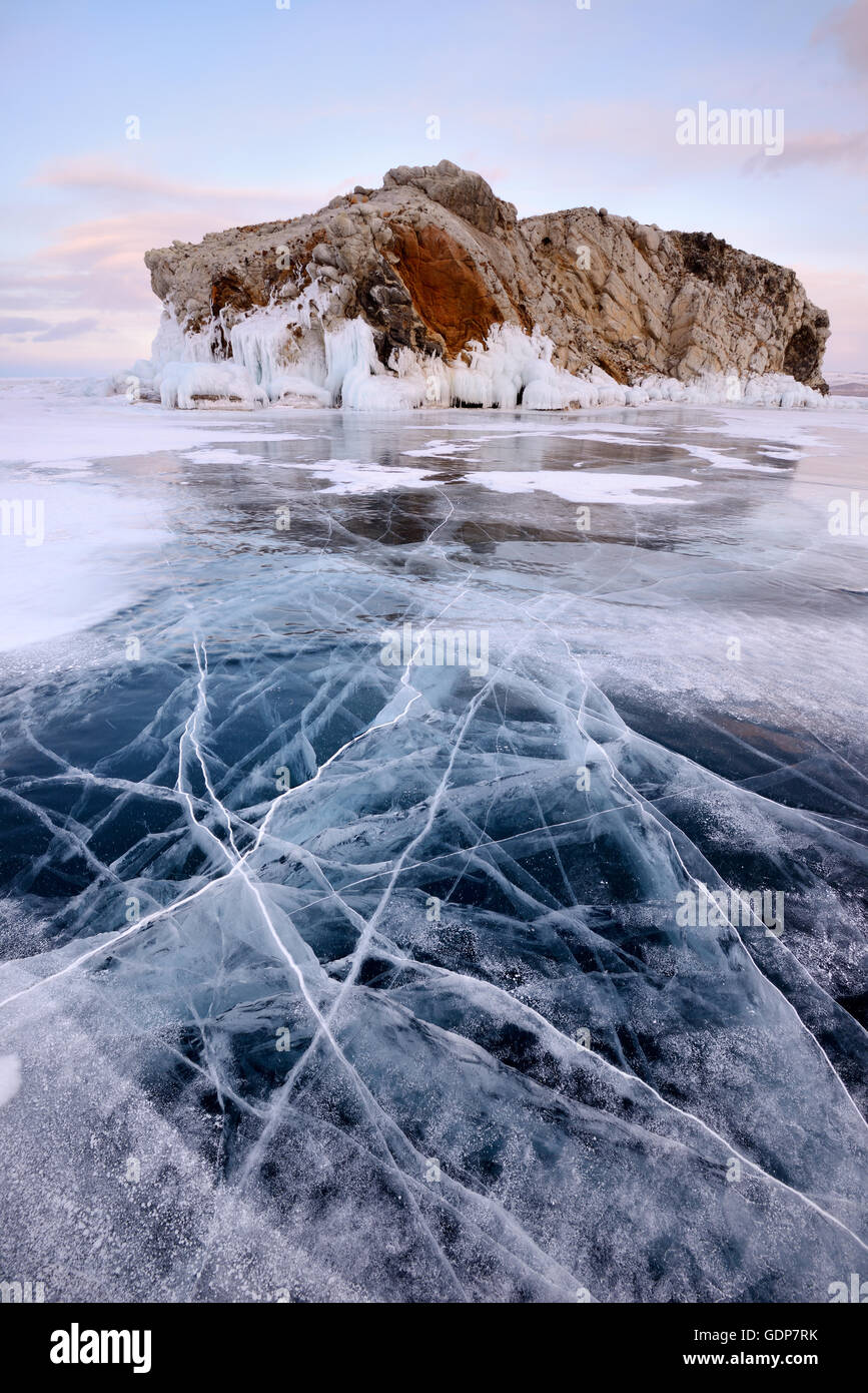 Borga-Dagan et l'île de glace, le lac Baïkal, l'île Olkhon, Sibérie, Russie Banque D'Images