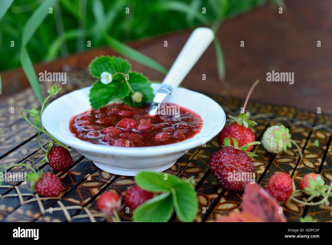 Juste brassé fraise confiture de Banque D'Images