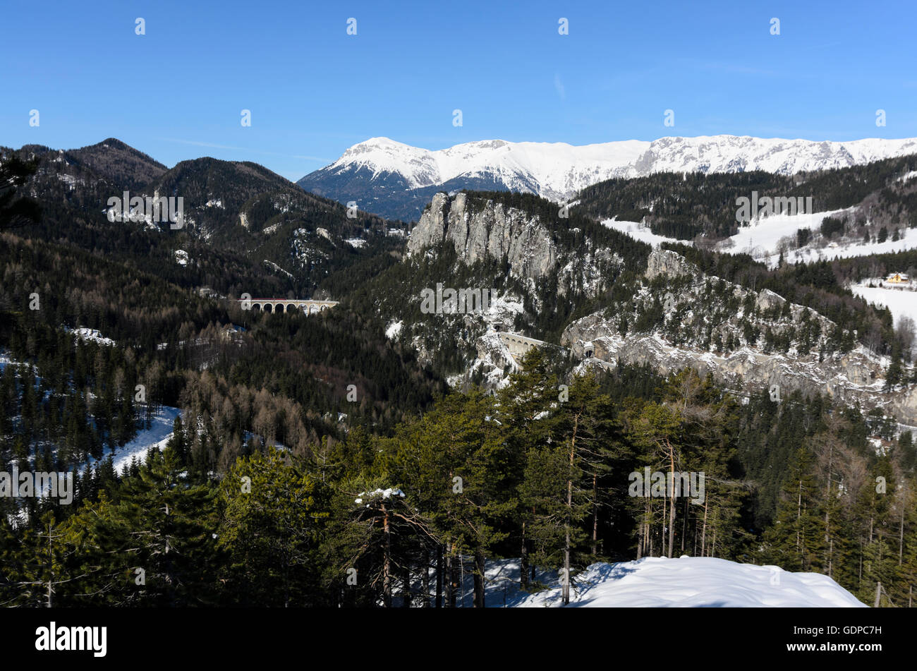 Semmering : voir à partir de 20 vues shilling au chemin de fer du Semmering avec le viaduc Kalte Rinne (à gauche) et le centre (Polleroswand Banque D'Images