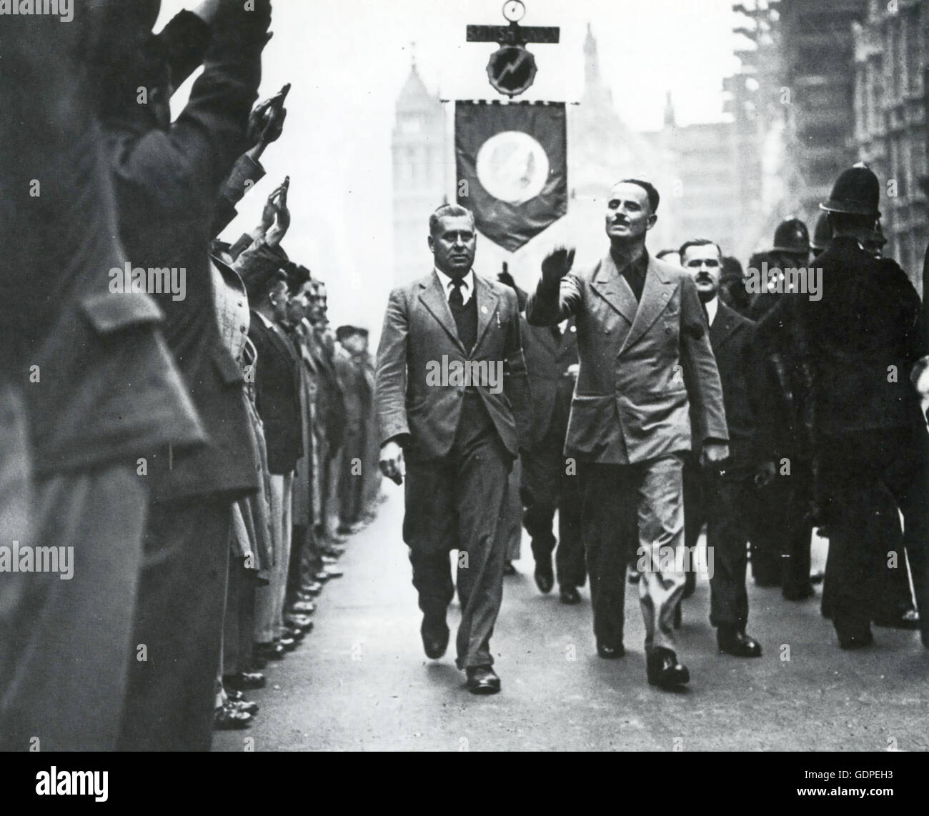 OSWALD MOSELEY (1896-1980) sur un Londres mars comme chef de l'Union britannique des Facists (BUF) en octobre 1937. GLC Photo Archive Banque D'Images