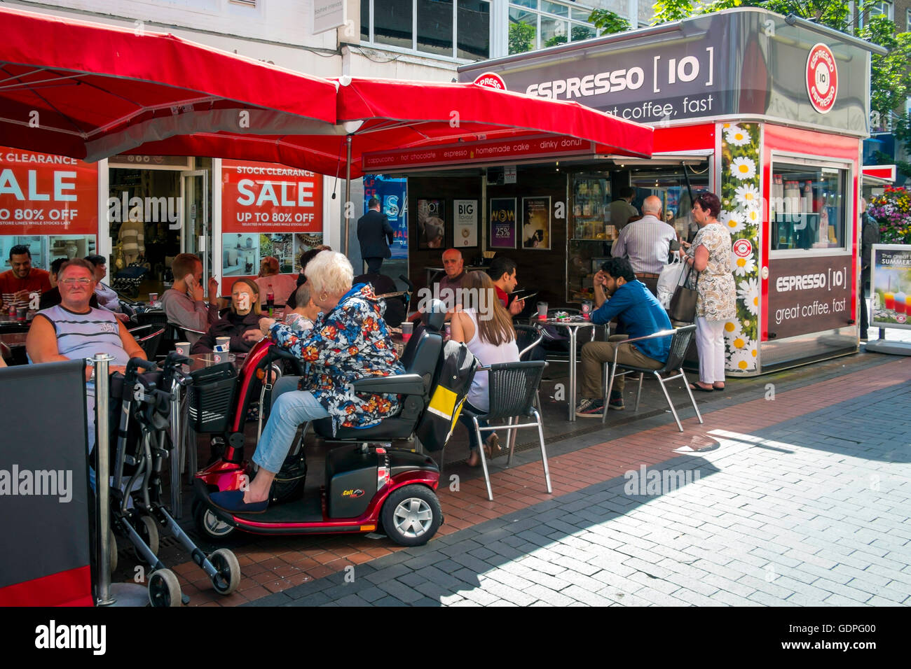 10 Espresso Bar Café, un café très populaire dans un quartier commerçant du centre-ville de Cleveland à Middlesbrough England UK Banque D'Images