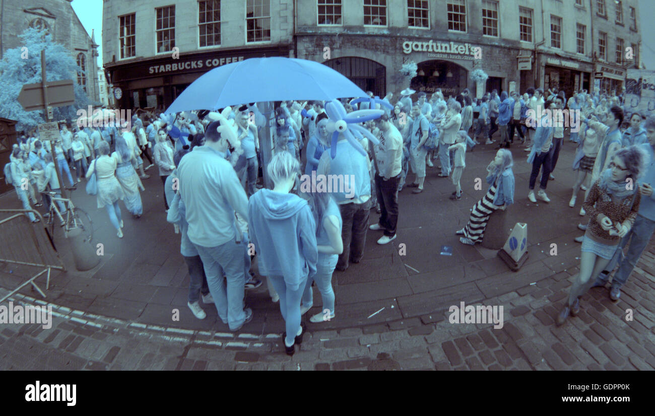 Scènes de caméra infrarouge Edinburgh Festival Fringe festival de rue parrainé vierge Edinburgh, Ecosse, Royaume-Uni Banque D'Images