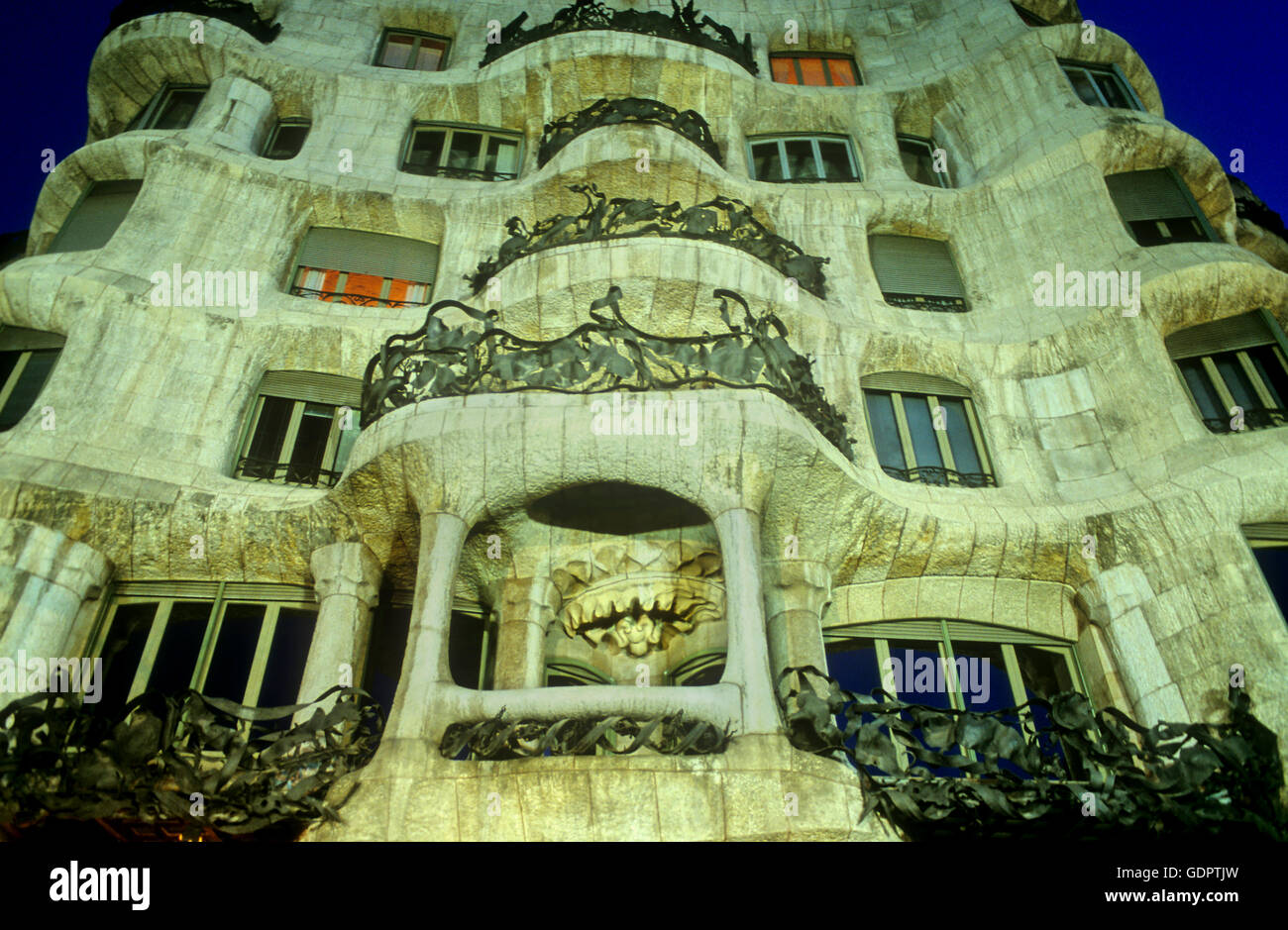 Barcelone : la Casa Milà (alias 'La Pedrera', 1906-1912) par Gaudí. Banque D'Images
