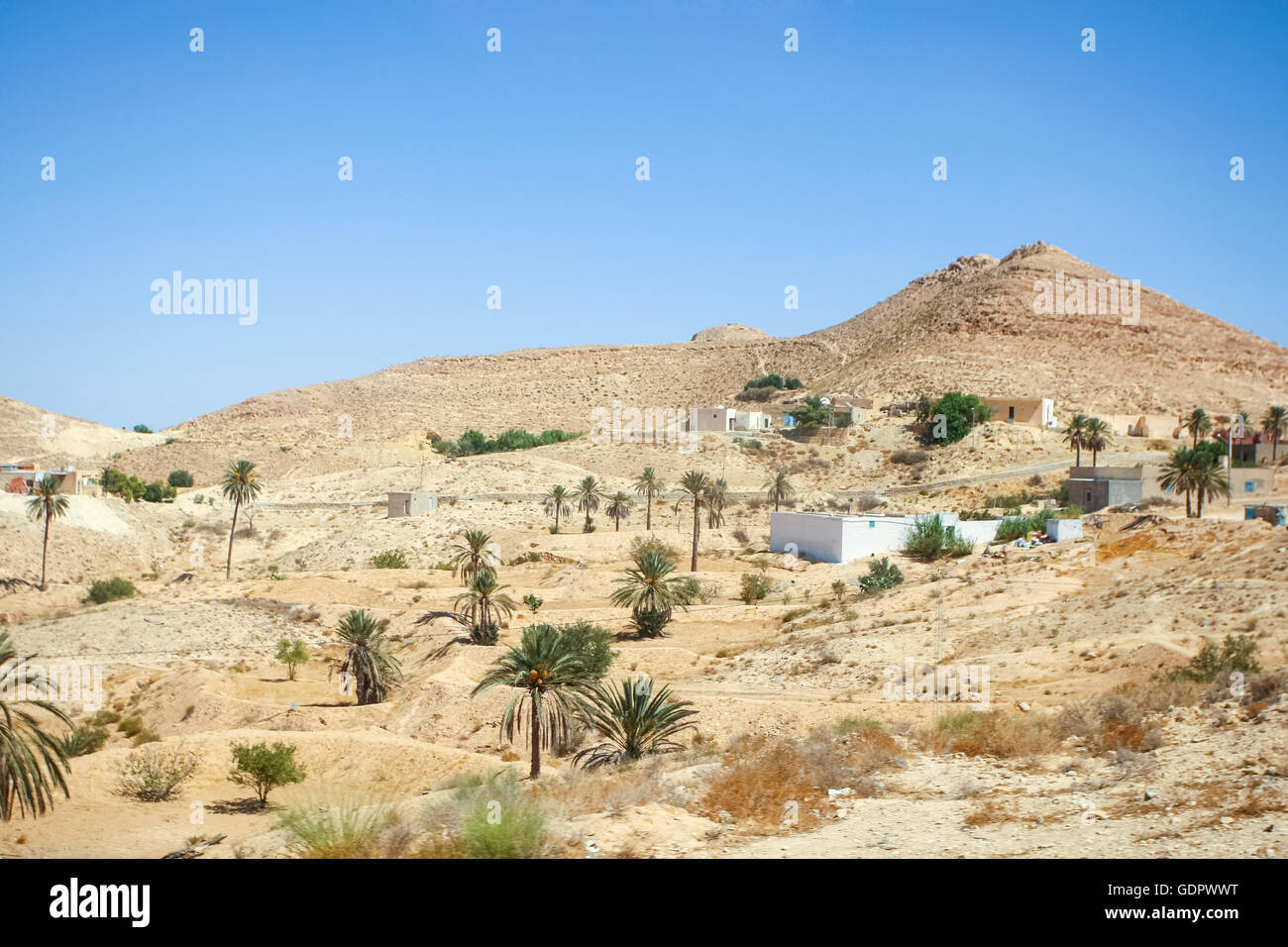 Le village berbère de Matmata au début du désert du Sahara dans le sud de la Tunisie. Banque D'Images