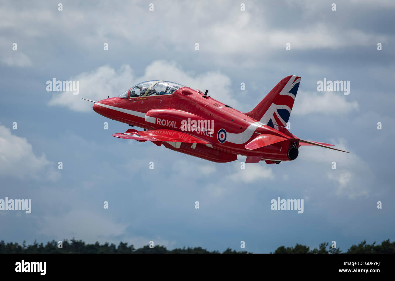 Des flèches rouges RAF Jet Hawk Décolle Banque D'Images