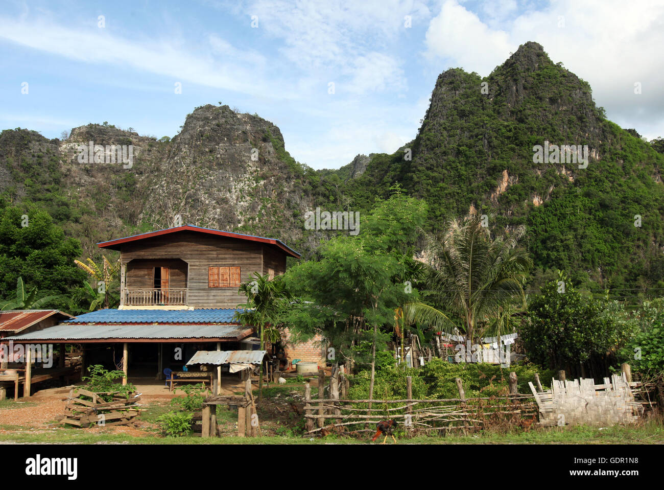 Le paysage sur la route12 bedwen les villes de Tha Khaek et le Village de Mahaxai Mai dans le centre de la République de la région de Khammu Banque D'Images