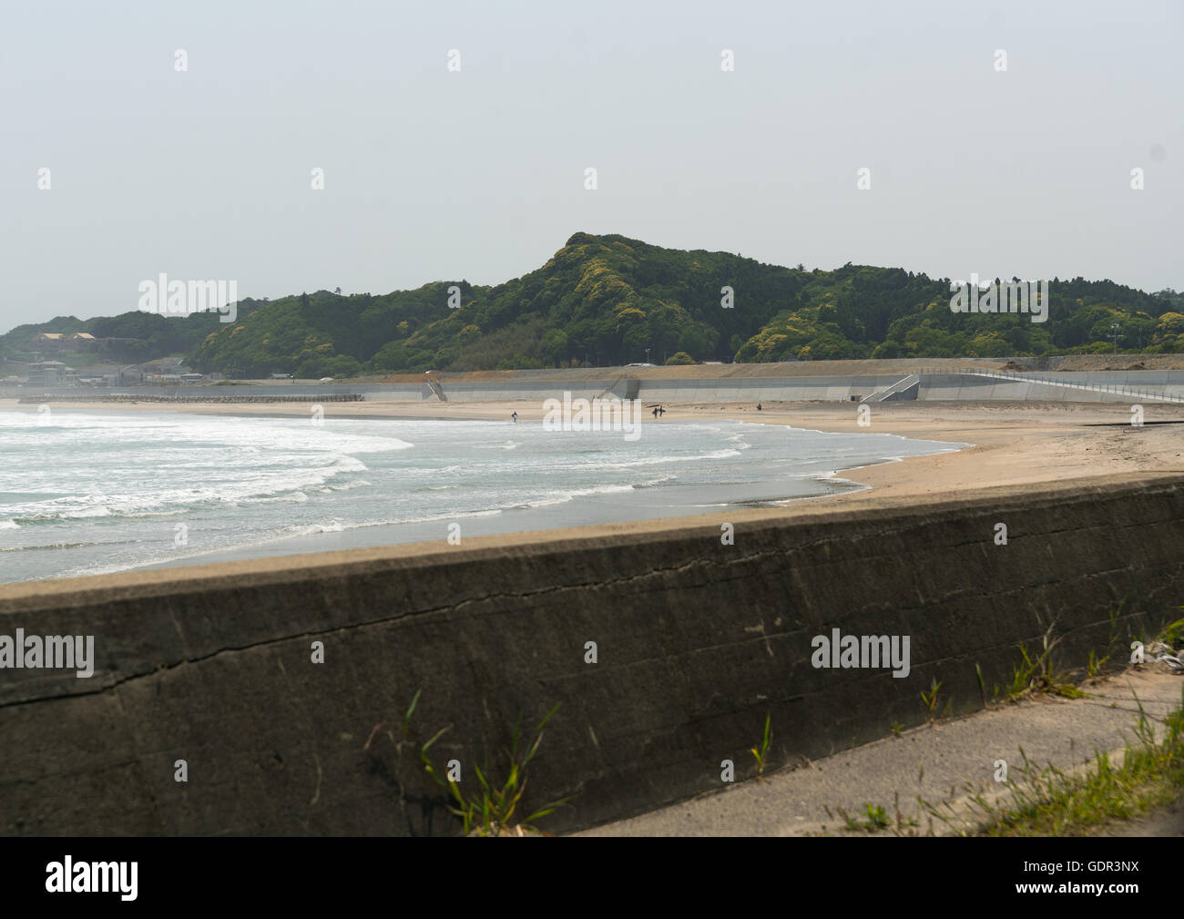 Les internautes japonais dans la zone contaminée après l'irradiation nucléaire de Daiichi, préfecture de Fukushima, Tairatoyoma beach, Japon Banque D'Images