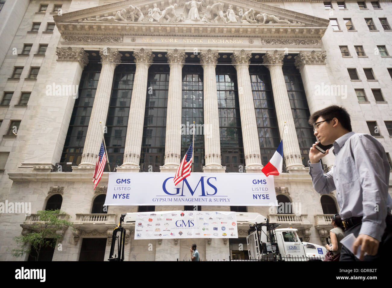 La Bourse de New York est décoré pour le gypse Management & Supply (GMS) le lundi 18 juillet 2016. (© Richard B. Levine) Banque D'Images
