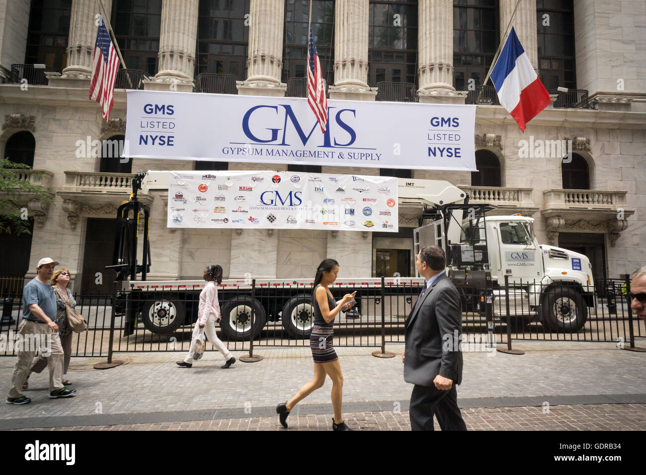 La Bourse de New York est décoré pour le gypse Management & Supply (GMS) le lundi 18 juillet 2016. (© Richard B. Levine) Banque D'Images