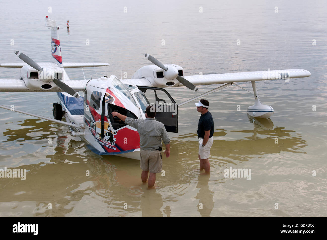 Leçon de vol. Instructeur et l'élève dans un hydravion sur le lac Weir Florida USA Banque D'Images