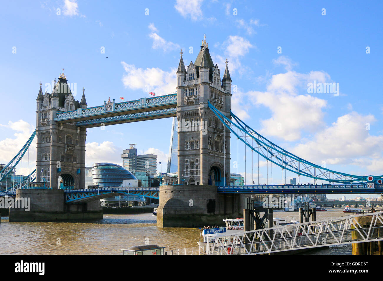 Vue sur le Tower Bridge London Bridge ou à partir de la rive nord de la Tamise Banque D'Images