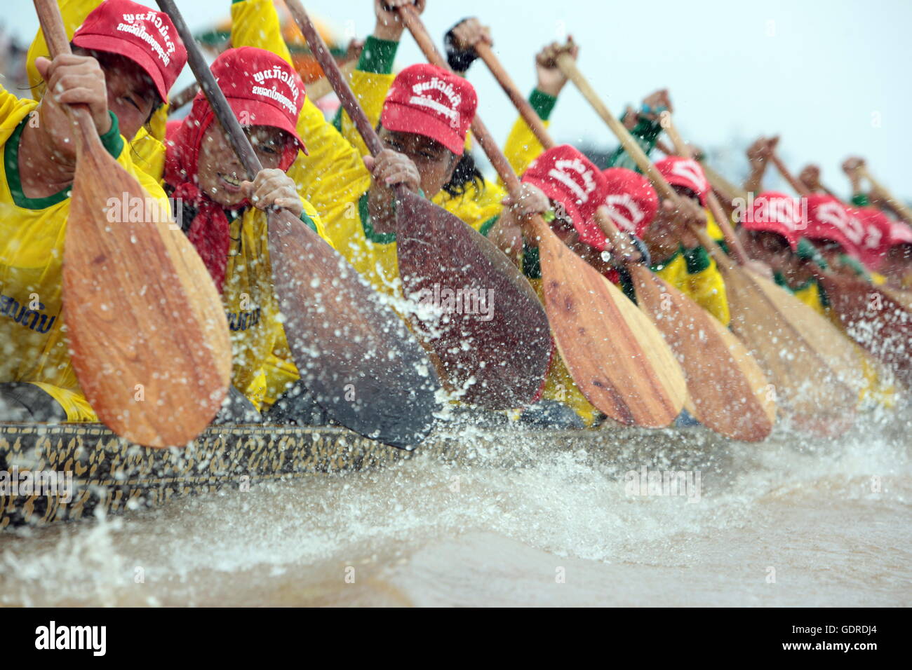 L Bootsrennen Ruderinnen haus auf dem Mékong à Vientiane der Hauptstadt von Laos en Suedostasien. Banque D'Images