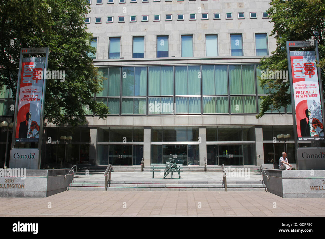 OTTAWA, ONTARIO - La Bibliothèque et Archives, sur la rue Wellington. Banque D'Images