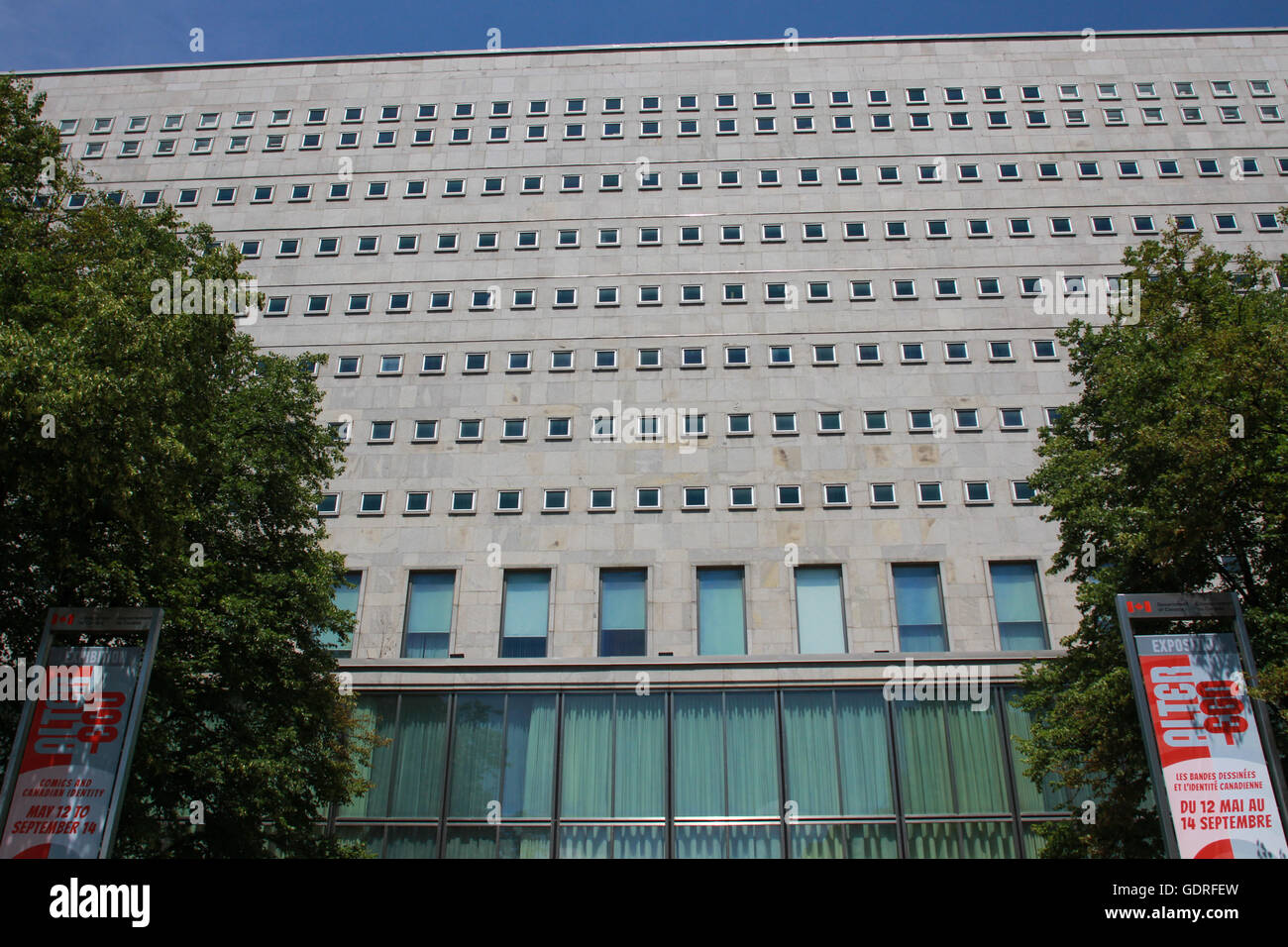 OTTAWA, ONTARIO - La Bibliothèque et Archives, sur la rue Wellington. Banque D'Images