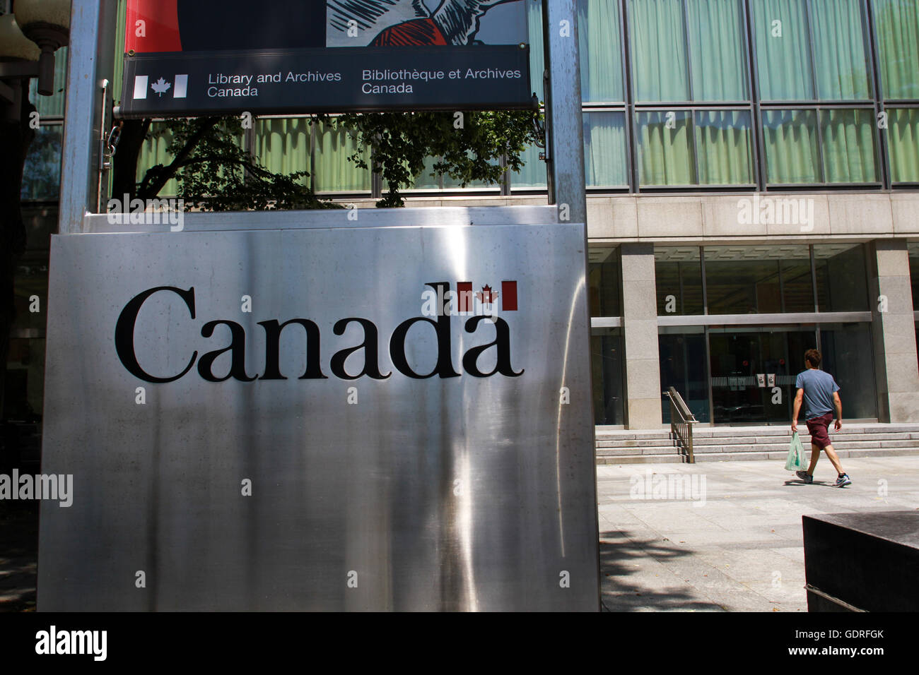 OTTAWA, ONTARIO - La Bibliothèque et Archives, sur la rue Wellington. Banque D'Images