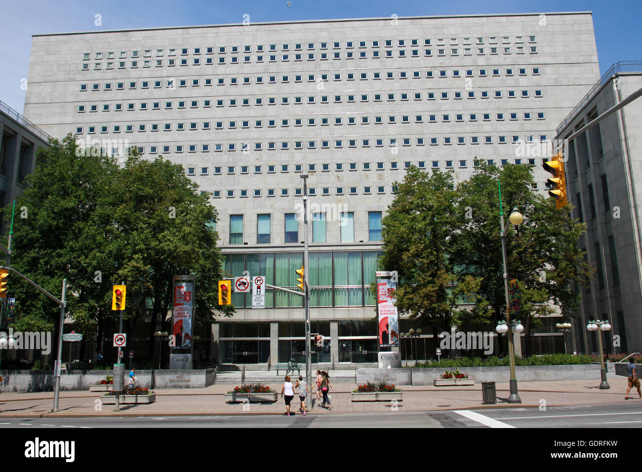 OTTAWA, ONTARIO - La Bibliothèque et Archives, sur la rue Wellington. Banque D'Images