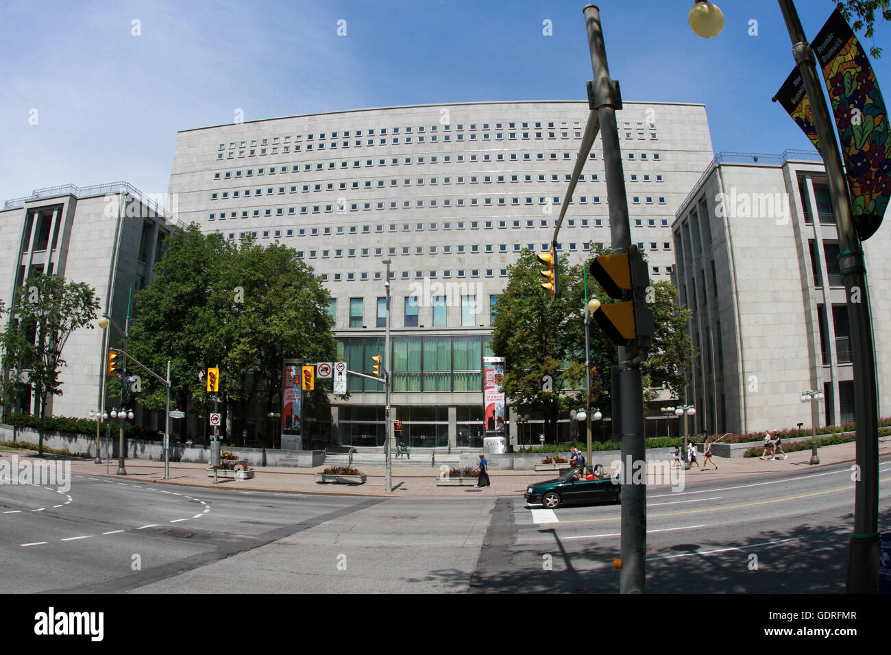 OTTAWA, ONTARIO - La Bibliothèque et Archives, sur la rue Wellington. Banque D'Images