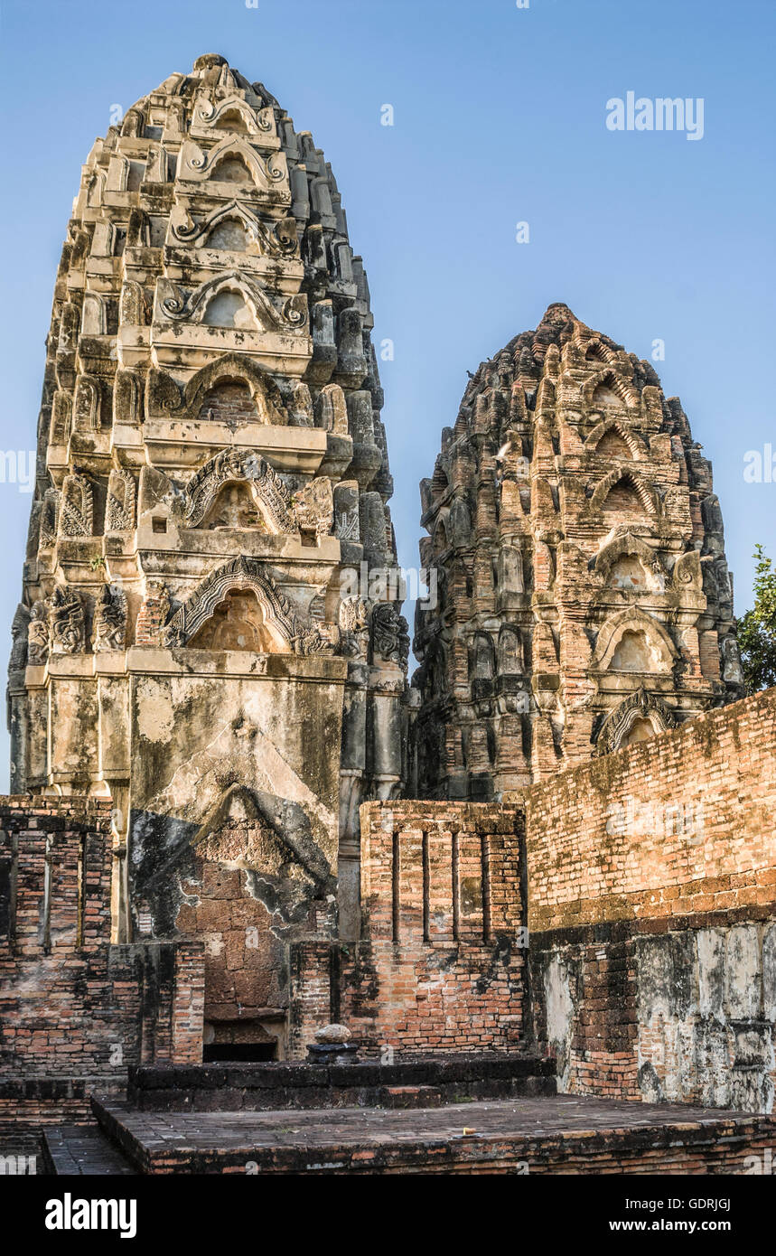 Wat Sri Sawai a été construit au 14ème siècle, et censé être le plus ancien Wat Thai de Sukhothai, Thaïlande Banque D'Images