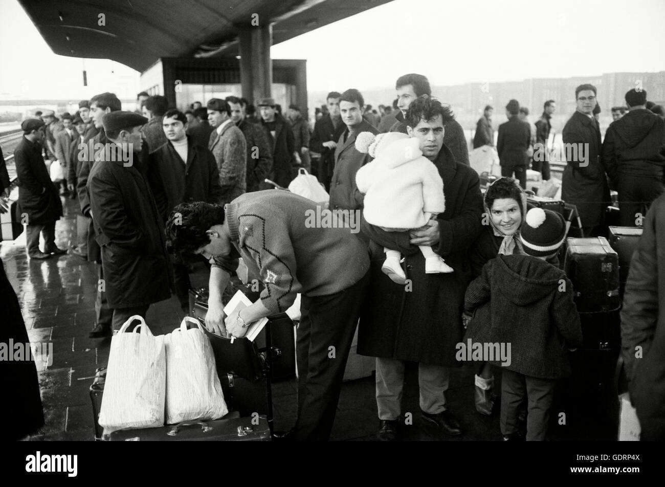 Certains compartiments sont réservés pour les familles avec enfants durant les 20 heures de voyage. Banque D'Images