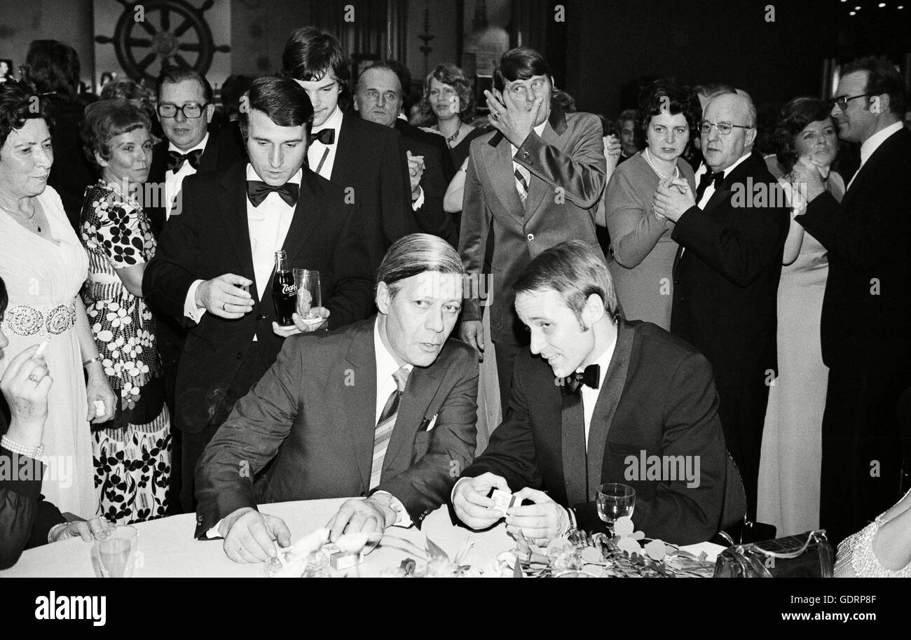 Le chancelier allemand Helmut Schmidt avec le sénateur Hans Ulrich Klose Banque D'Images