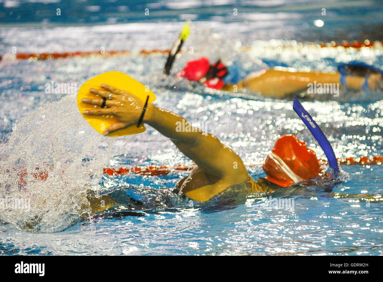 Le sport paralympique de natation athlètes qui représenteront le Brésil, la formation pour les Jeux Paralympiques de 2016 CTPB situé sur la route Imigrantes, Km 1,5 en S ?o Paulo le matin du mercredi (20). Banque D'Images