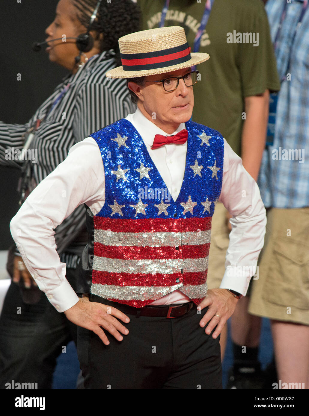 Stephen Colbert, animateur de l'ajournement avec Stephen Colbert sur CBS-TV, les pratiques d'un bit dans un des couloirs de l'étage de la Convention nationale républicaine de 2016 dans la Quicken Loans Arena de Cleveland (Ohio) le dimanche, Juillet 17, 2016. Credit : Ron Sachs / CNP (restriction : NO New York ou le New Jersey Journaux ou journaux dans un rayon de 75 km de la ville de New York) - AUCUN FIL SERVICE - Banque D'Images