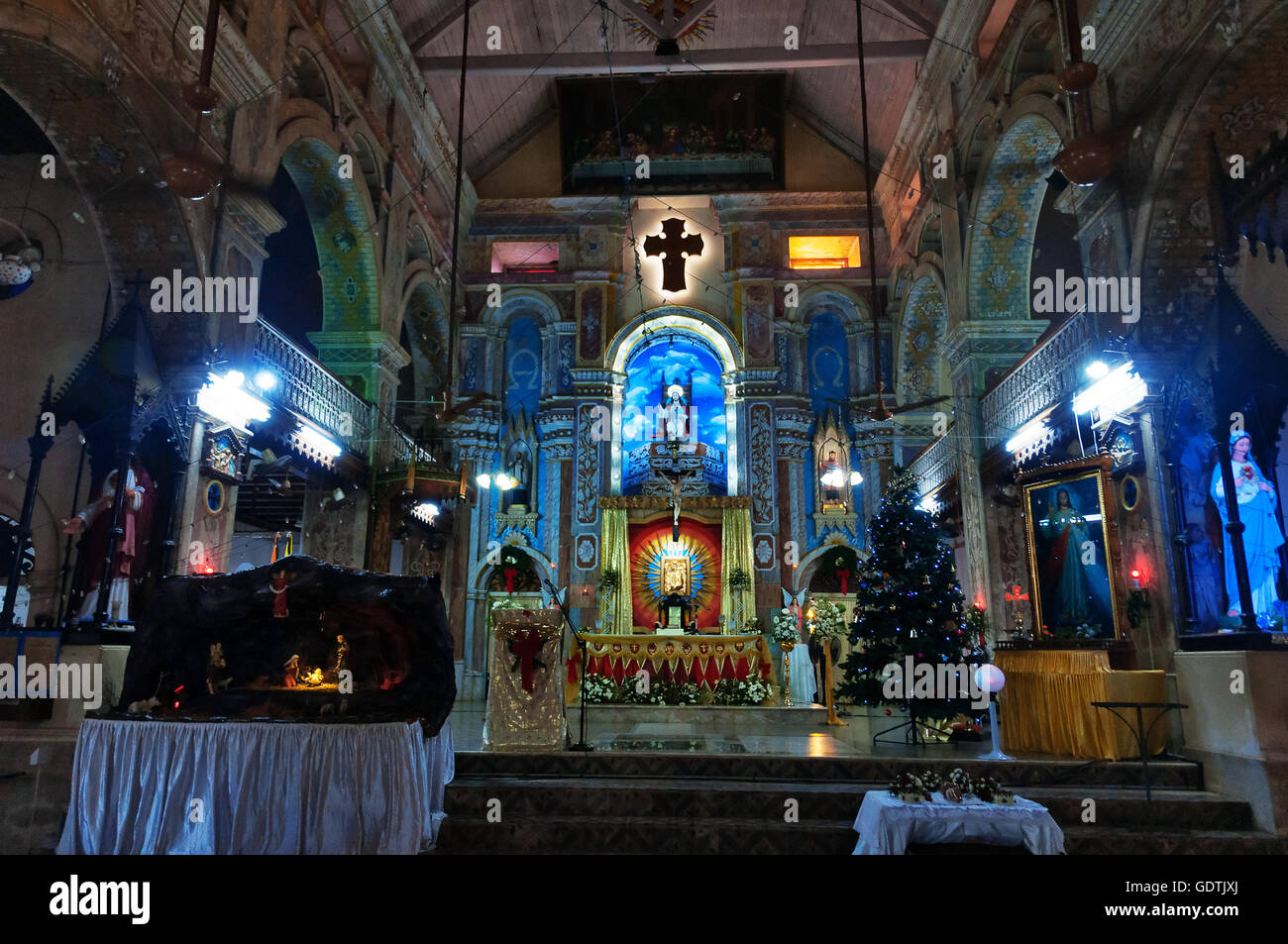 À l'intérieur de la basilique-cathédrale de Santa Cruz à fort Kochi, Kerala. Il a été construit à l'origine par le Po Banque D'Images