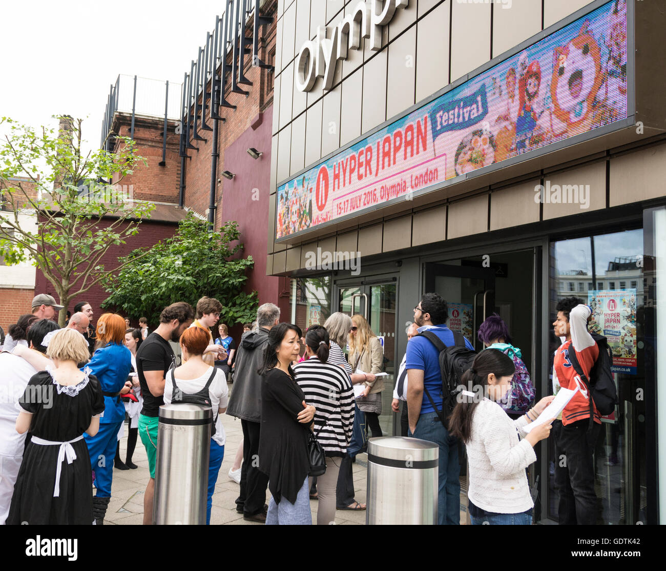 Les cosplayeurs se rassemblent pour l'Hyper annuel Japan voir à l'Olympia Exhibition Centre à l'ouest de Londres Banque D'Images