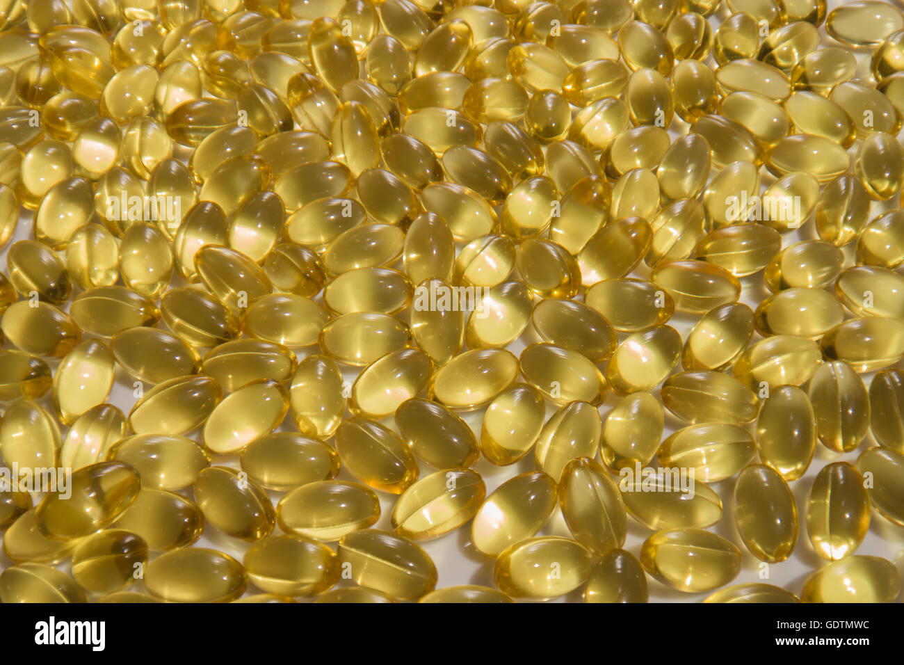 Des centaines de vitamine D les gélules. Banque D'Images
