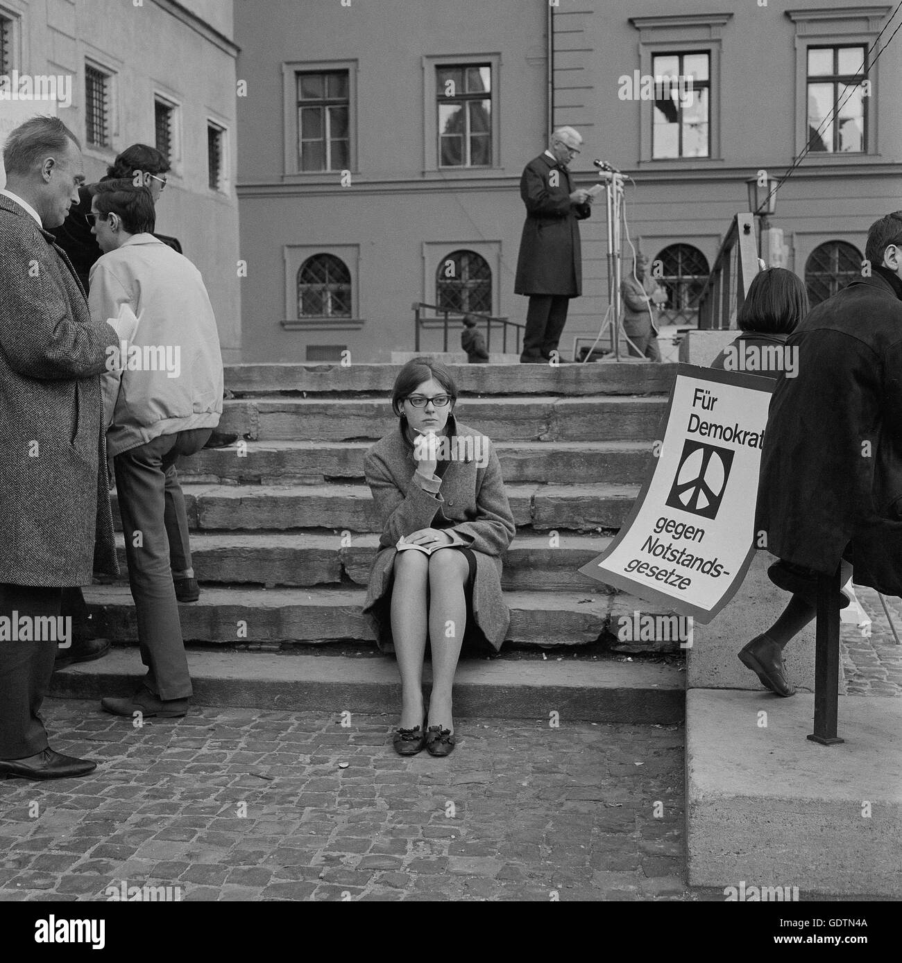 Protestation contre la guerre du Vietnam à Augsbourg, 1966 Banque D'Images