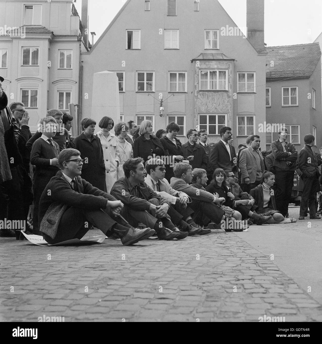 Protestation contre la guerre du Vietnam à Augsbourg, 1966 Banque D'Images