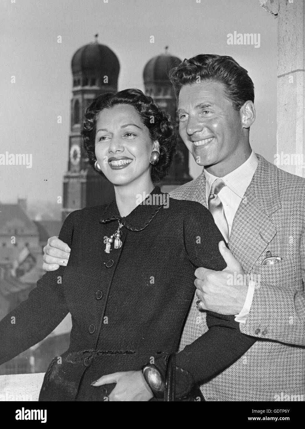 Maria Montez et Jean-Pierre Dumont à Munich, 1954 Banque D'Images
